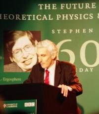 [IMAGE: Sir Martin Rees delivering his lecture]
