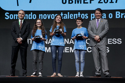 Marcelo Viana with winners of the Brazilian Mathematics Olympiad at the 2018 ICM in Rio de Janeiro. 