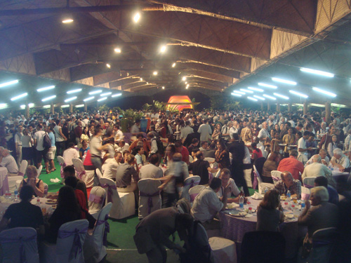 3000 mathematicians trying to have dinner.